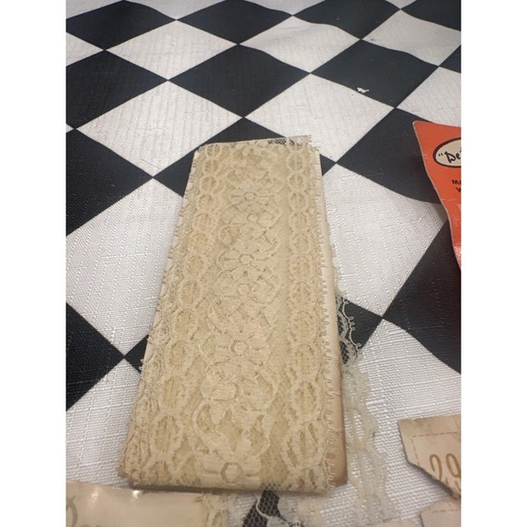 Vintage Sewing Buttons Lot Deluxe Mira Doreen Costumakers Trim Lace - Picture 5 of 5